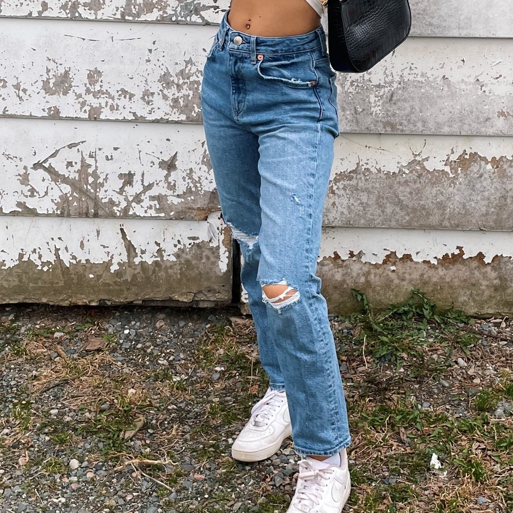 SLIM FIT HI-RISE RIPPED JEANS